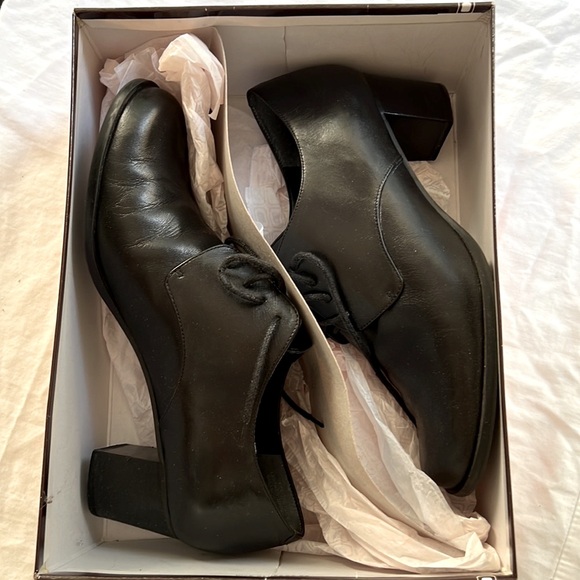 Bandolino BD Bordeaux Lace-Up Block Heel Oxford in Black Leather (8.5) - Picture 13 of 15